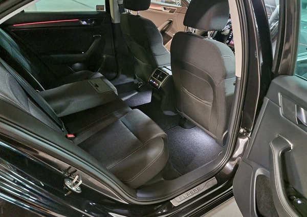 Skoda Superb cena 113899 przebieg: 106000, rok produkcji 2019 z Sosnowiec małe 781